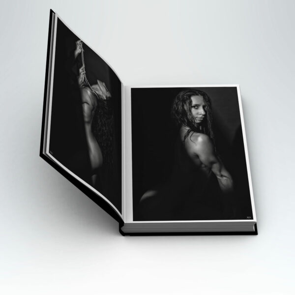 TIMELESS BLACK AND WHITE PHOTO BOOK LAETITIA MODEL BOUFFARD ROUPE